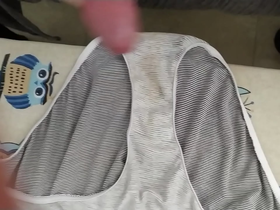 Corrida en bragas de mi mujer 62 (cum in pants of my wife)