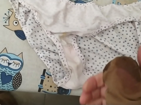Corrida en bragas de mi mujer 63 (cum pants of my wife)