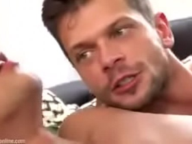 Tío folla a sobrino